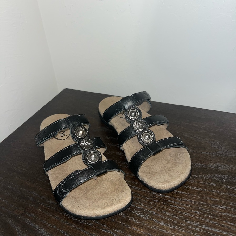 Taos Footwear Black Sandals with Adjustable Straps
